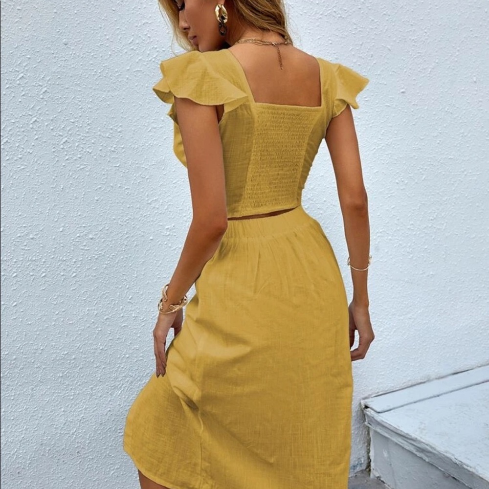 NWOT Twist Front Crop Top and Skirt - Picture 2 of 7